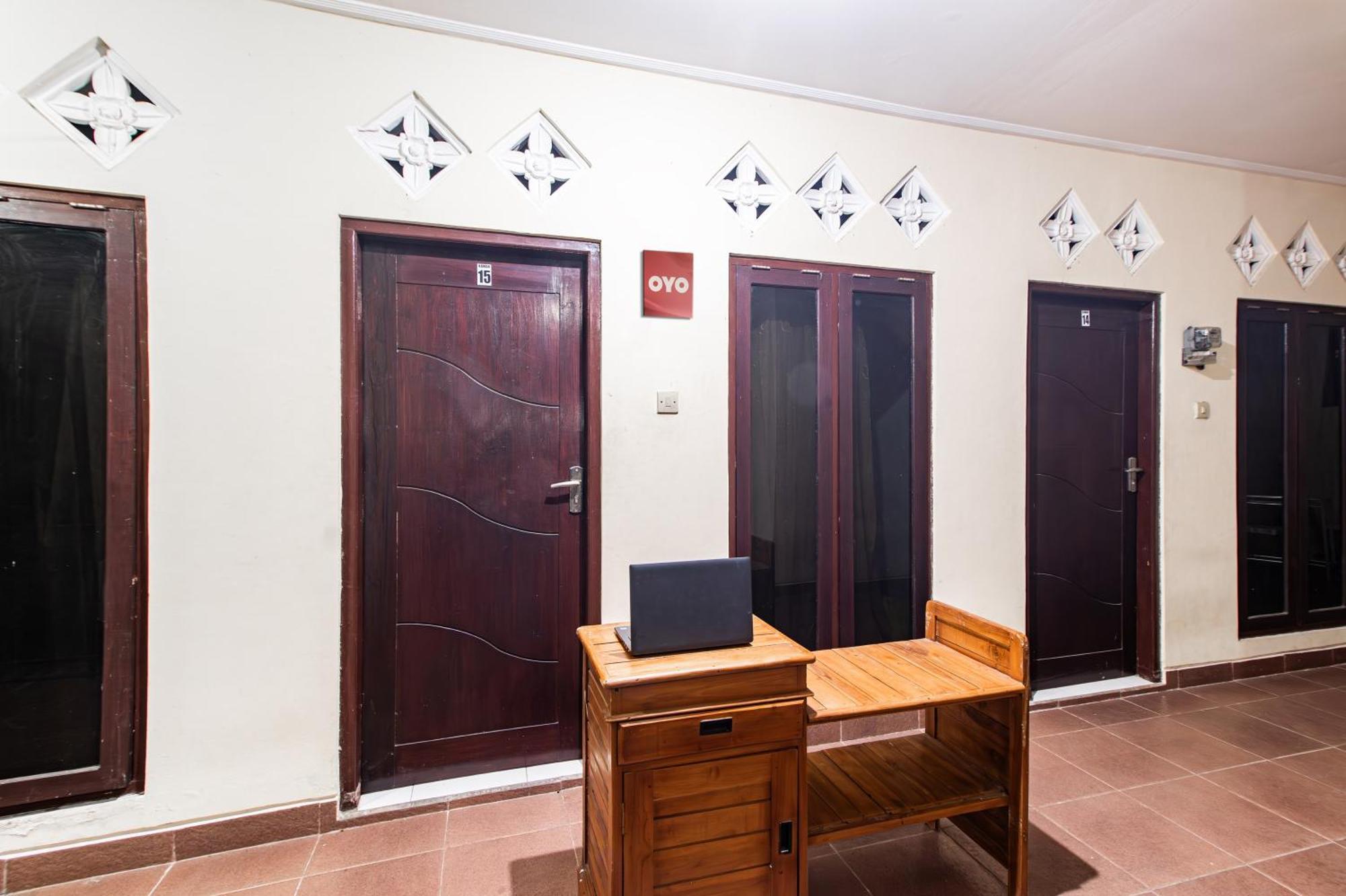 Oyo Life 93504 Kost Krisna Hotell Temukus Exteriör bild