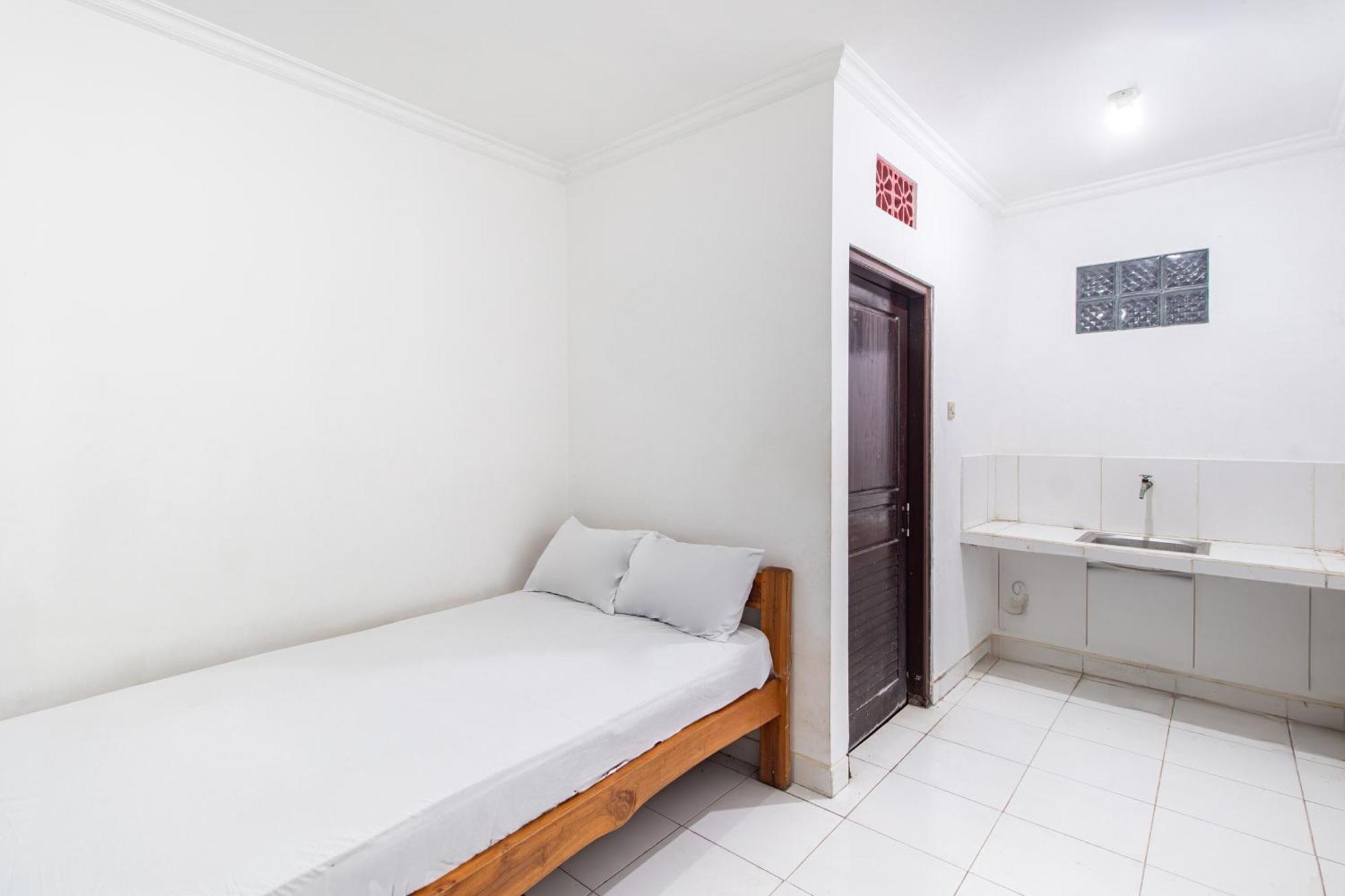 Oyo Life 93504 Kost Krisna Hotell Temukus Exteriör bild