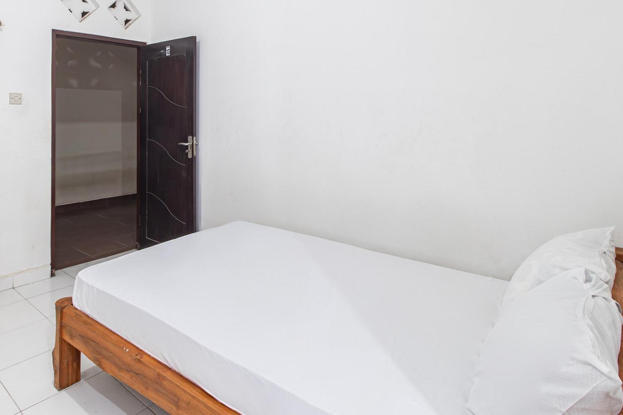 Oyo Life 93504 Kost Krisna Hotell Temukus Exteriör bild