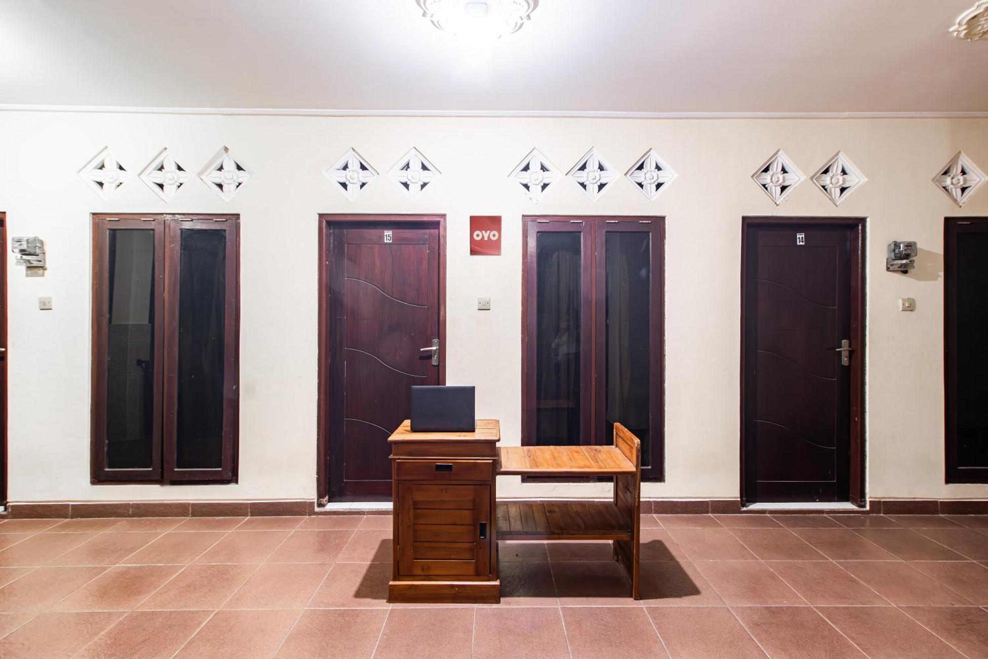 Oyo Life 93504 Kost Krisna Hotell Temukus Exteriör bild