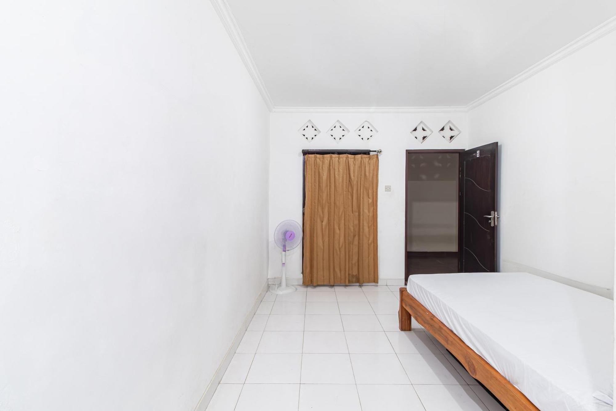 Oyo Life 93504 Kost Krisna Hotell Temukus Exteriör bild