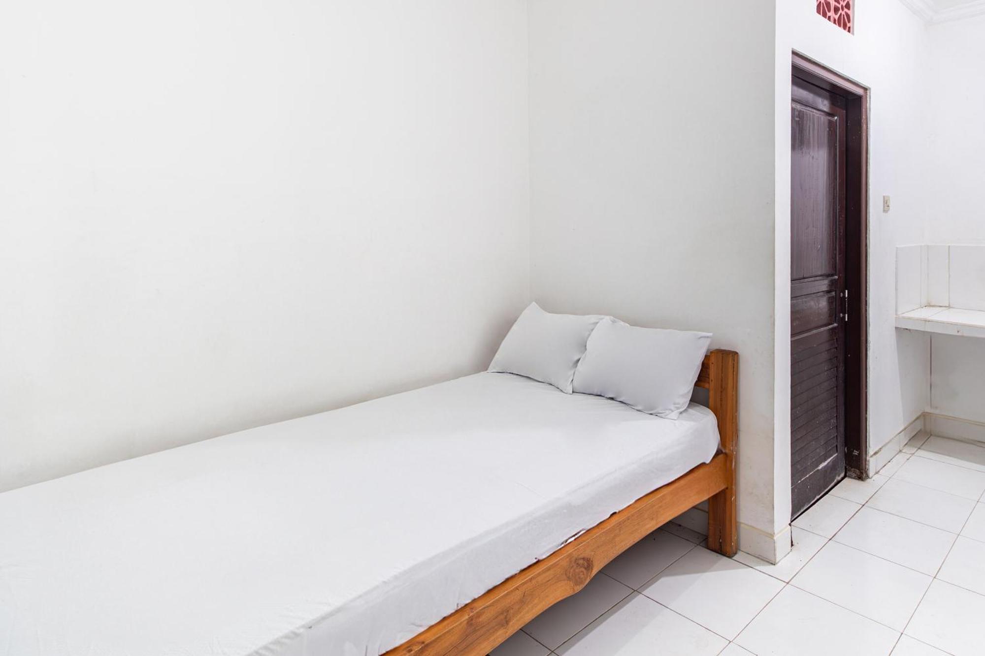 Oyo Life 93504 Kost Krisna Hotell Temukus Exteriör bild