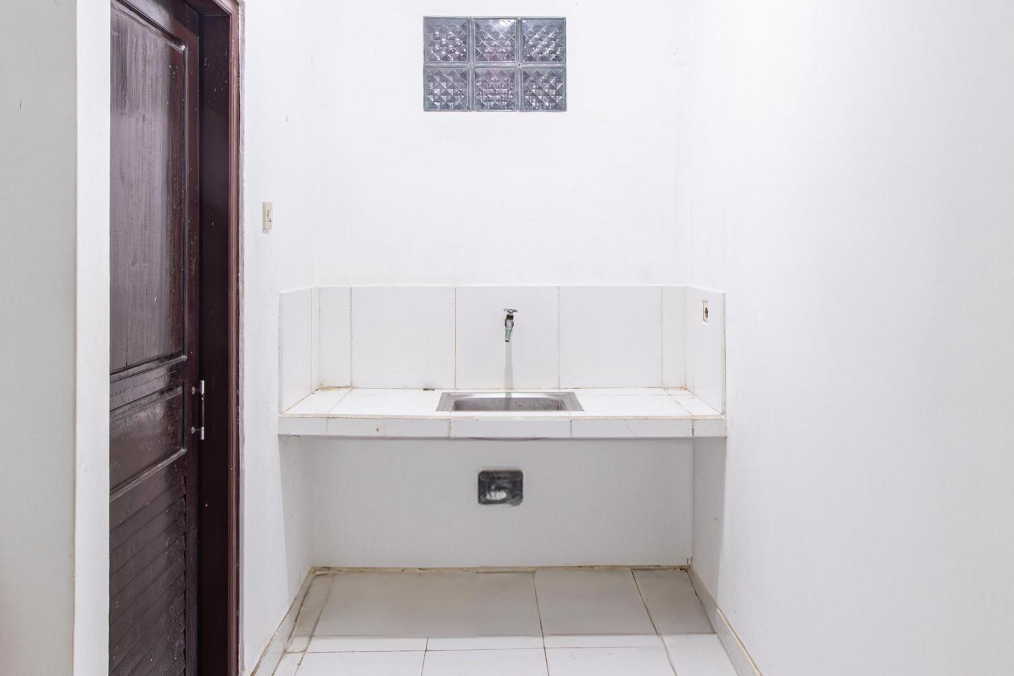 Oyo Life 93504 Kost Krisna Hotell Temukus Exteriör bild