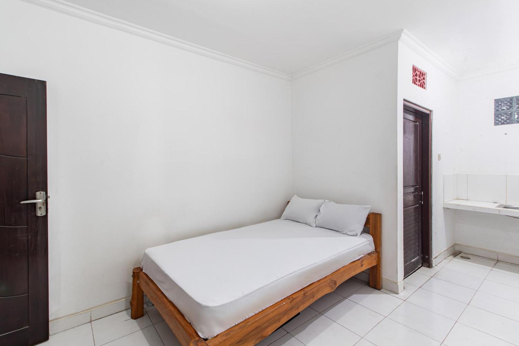 Oyo Life 93504 Kost Krisna Hotell Temukus Exteriör bild