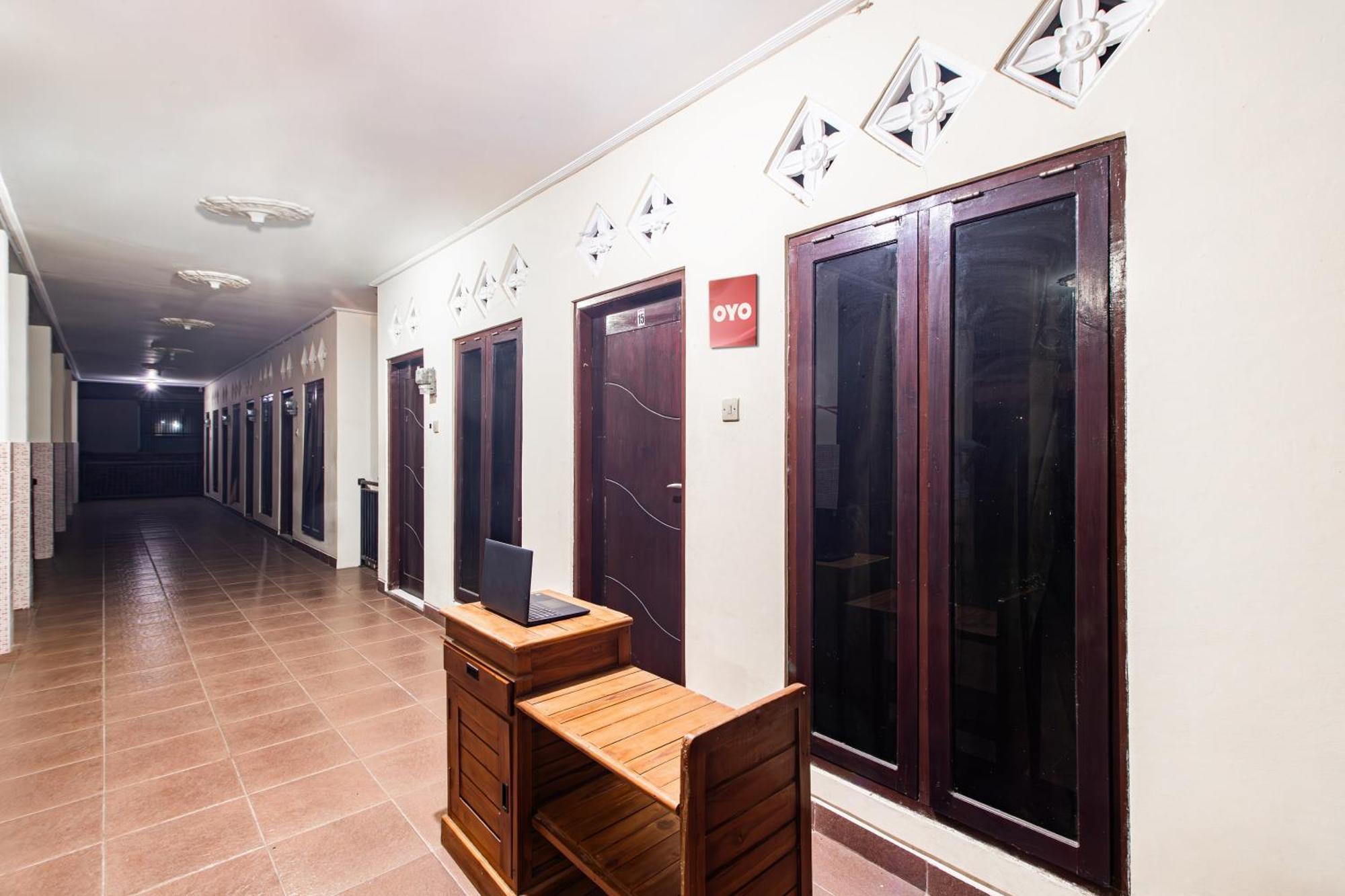 Oyo Life 93504 Kost Krisna Hotell Temukus Exteriör bild